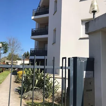 Apartment Grand T1 Bis Avec Jardin Expose Plein Sud Et Salle De Sport *